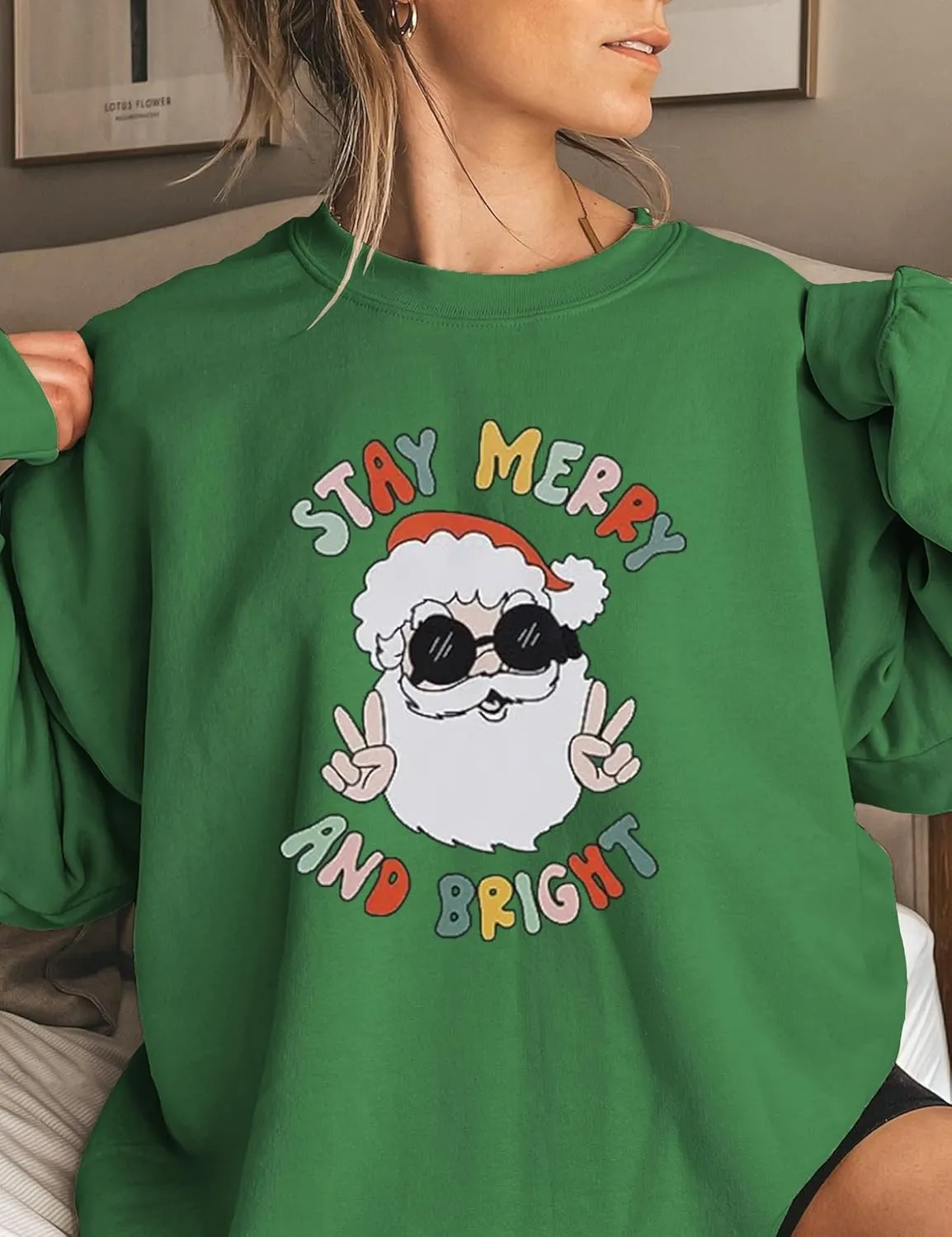 Women Christmas Sweatshirt Stay Merry and Bright Shirts Retro Santa Graphic Long Sleeve Crewneck Pullover Xmas Oversize Tops