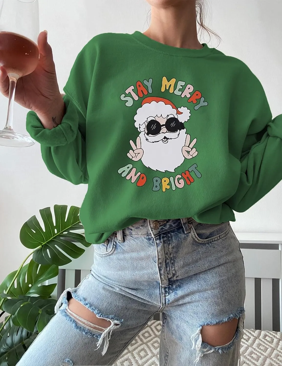 Women Christmas Sweatshirt Stay Merry and Bright Shirts Retro Santa Graphic Long Sleeve Crewneck Pullover Xmas Oversize Tops